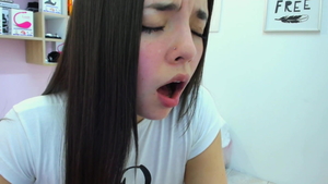 Babe close up squirts