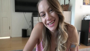 Girl Naomi Russell hardcore pussy eating