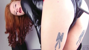 Babe Mistress Lola enjoys good fuck