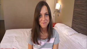 Young slut Foxy Di feels the need for hard nailining