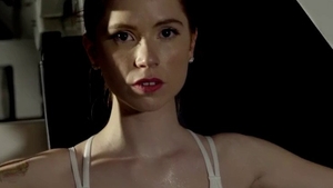 Hottest queen really enjoys raw hard fucking in the gym