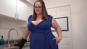 BBW Jessica Lu accompanied by Jessica Lust cooking