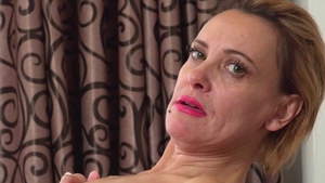 Natural stepmom dildo action