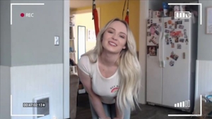 Acrobatic babysitter Casca Akashova close up gaping in the bed