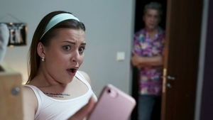 Shaved BBW Mia Rose hard reverse cowgirl pickup in hotel