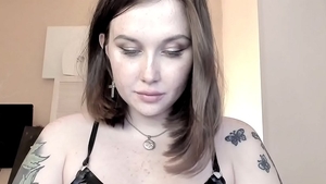 Curvy girl fucked in the ass live on webcam