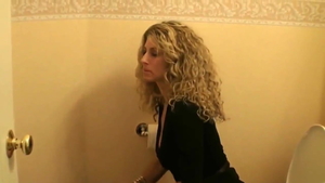 American MILF voyeur roleplay in the bath