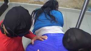 Latina in leggings DP