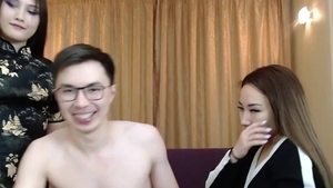 Asian amateur sucking dick live on cam